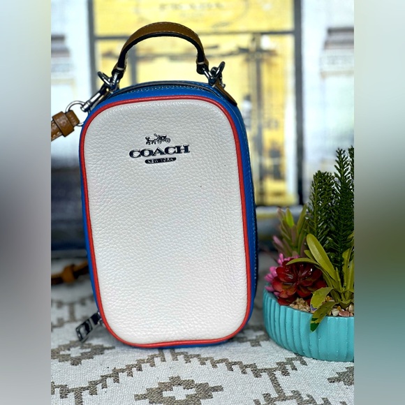💙❤️Coach crossbody in colorblock❤️💙 - Picture 2 of 6